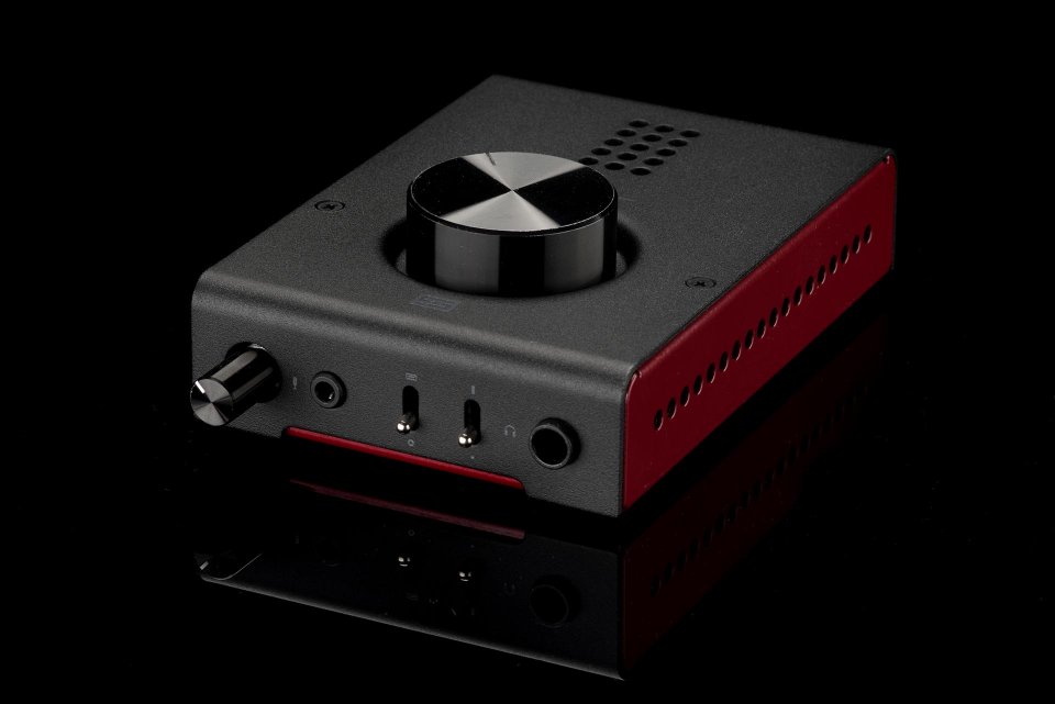 Schiit Hel High Power Gaming DAC//Amp D to A Converter and Headphone Amplifier with Microphone Input